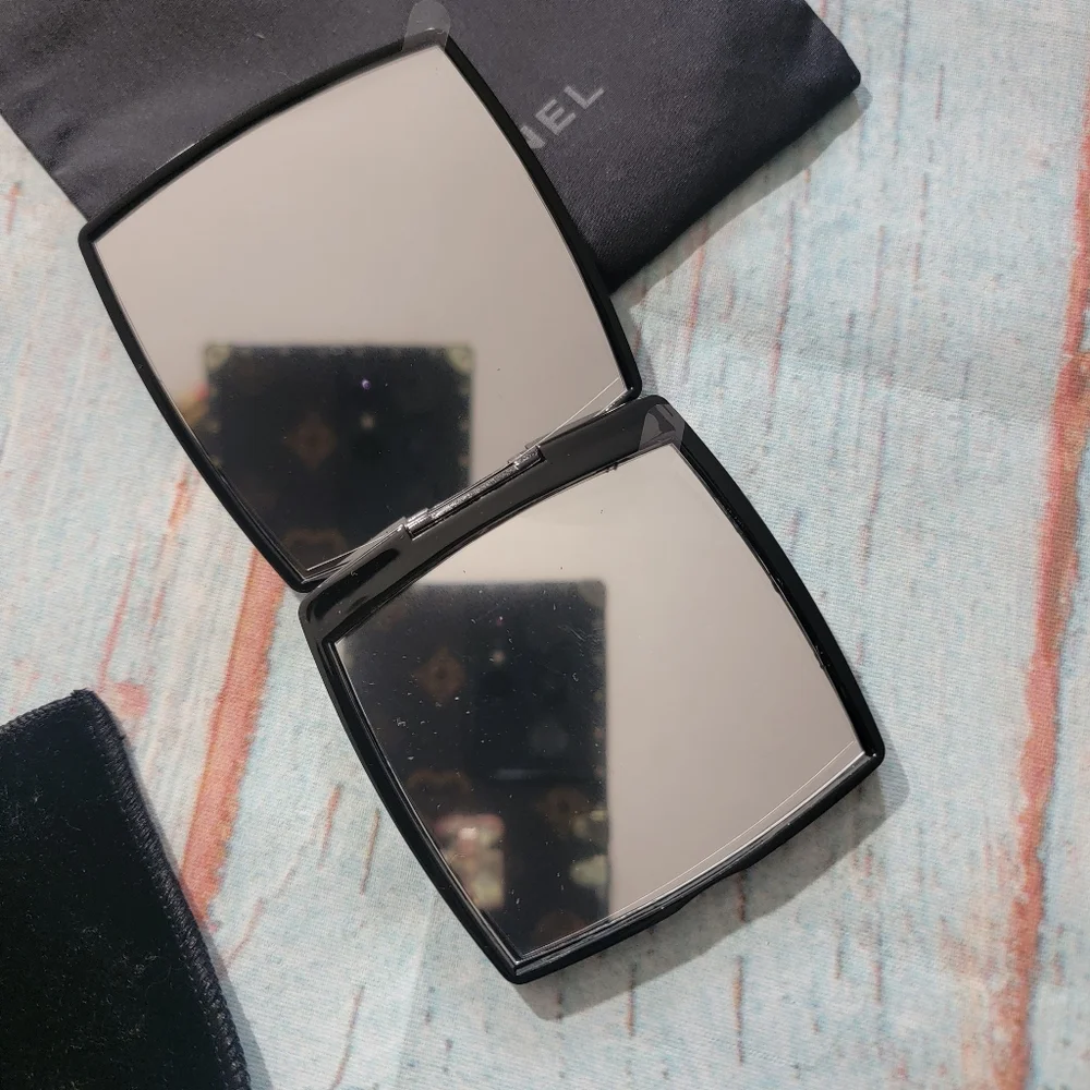 Flash Sale🎉 Limited Chanel duo mirror